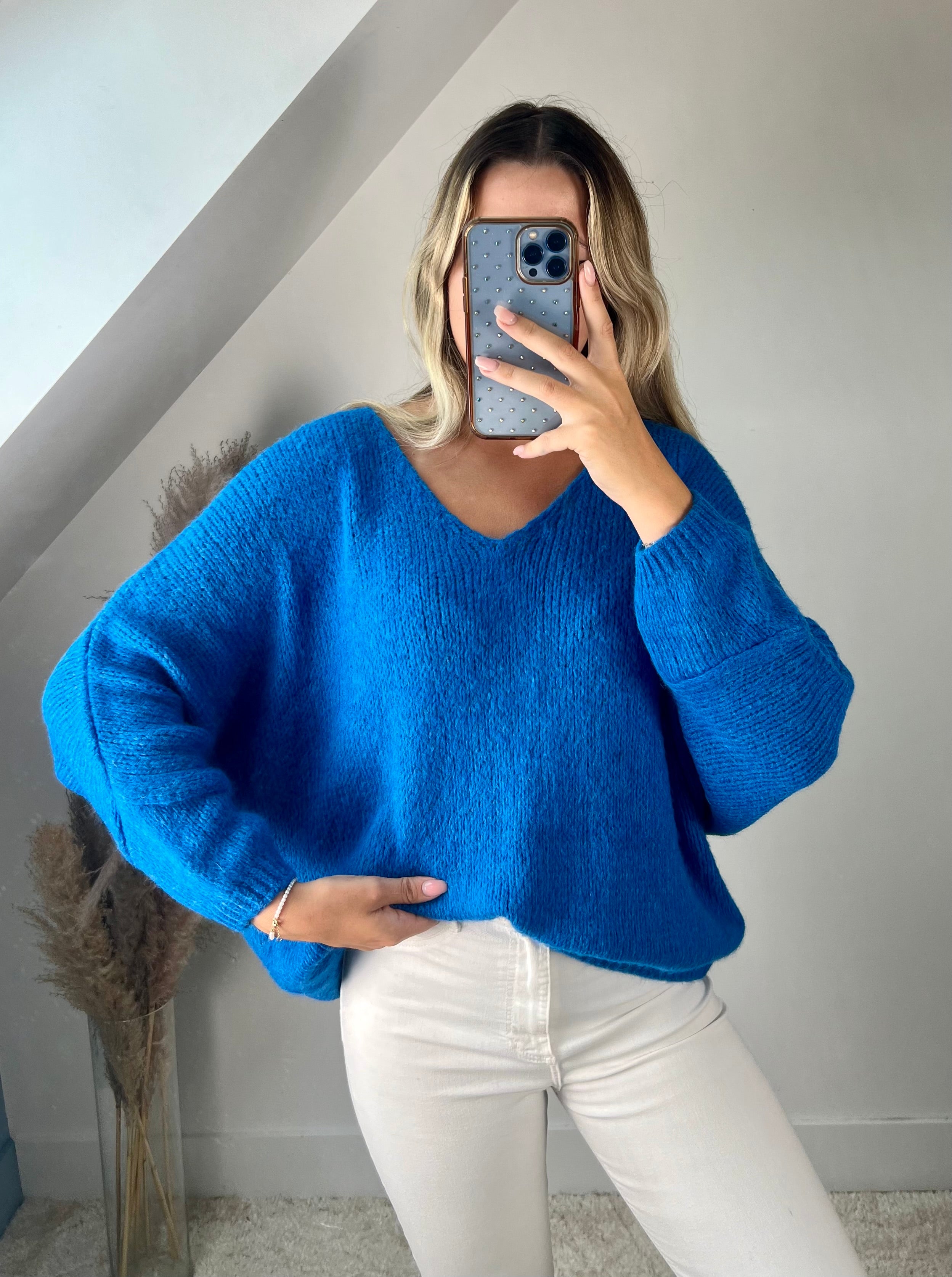 Pull bleu electrique col v sale