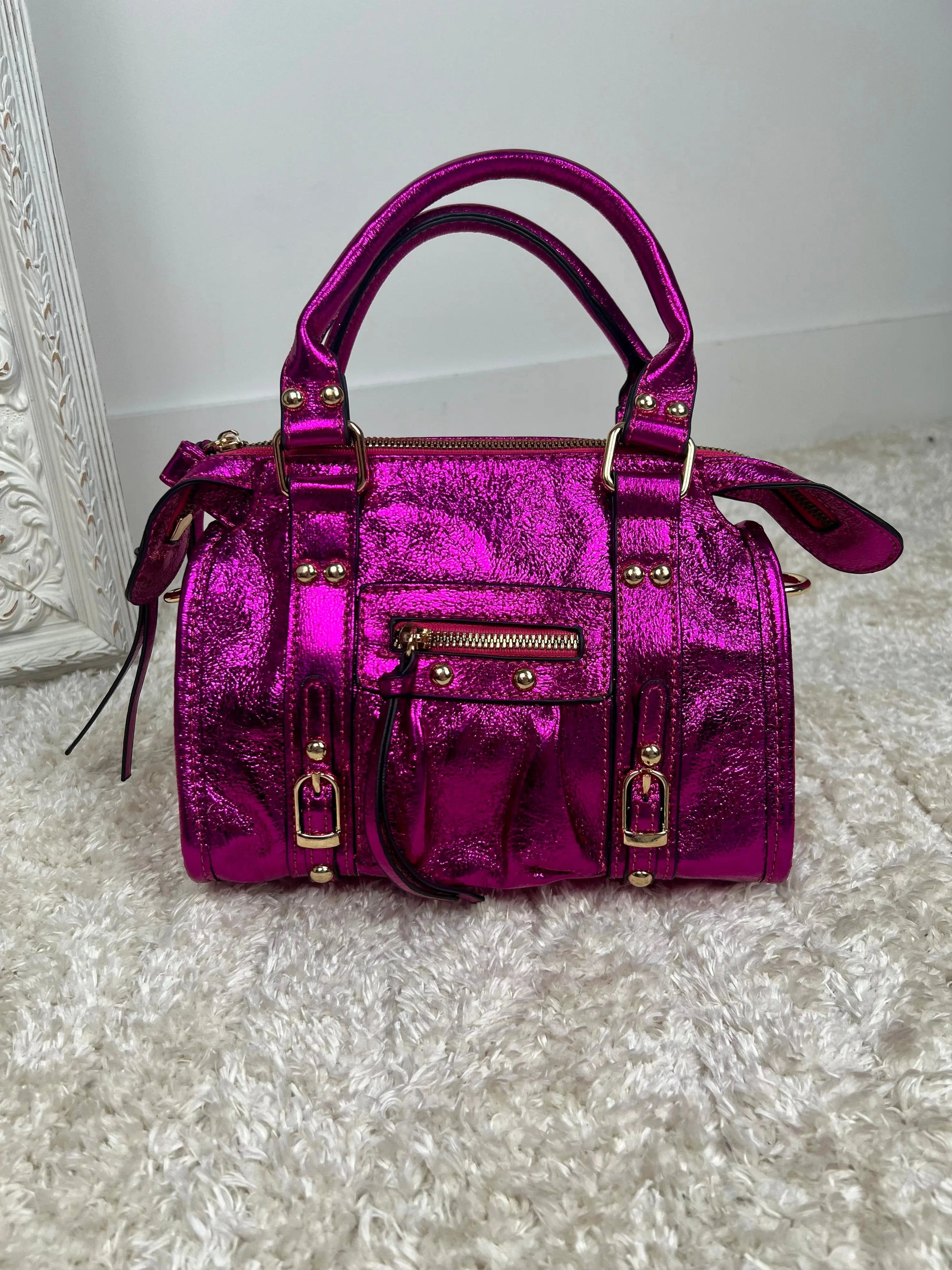 Mini Elsa fuschia brillant réassort prévu d’ici une ou deux semaines (N’oubliez pas d’activer l’alarme pour être prévenu de la sortie) MaisonPerla Collection