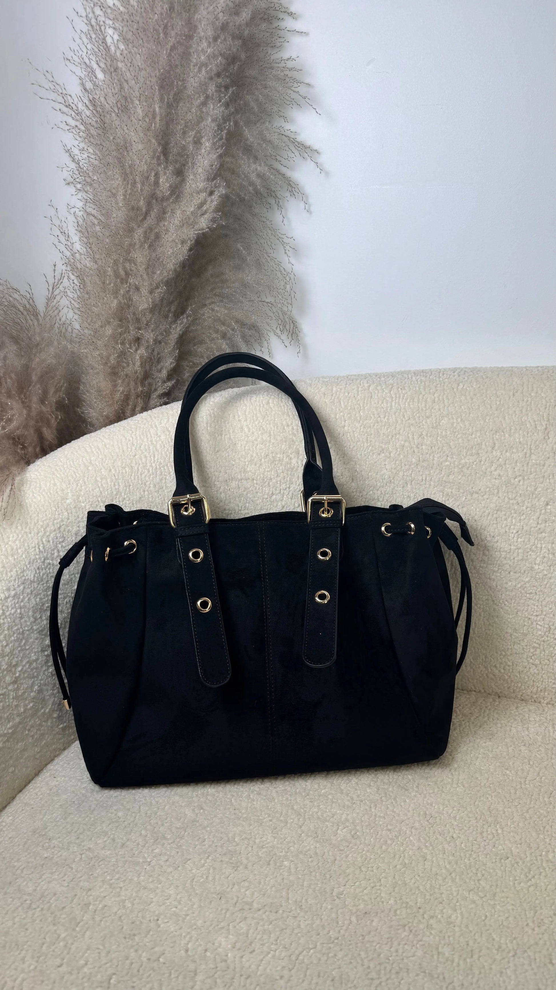Sac Alma noir suédine précommande expédition le 15/12 MaisonPerla Collection